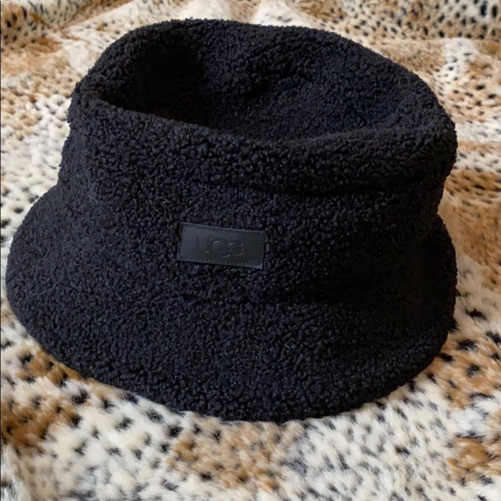 Ugg Sherpa Bucket Hat